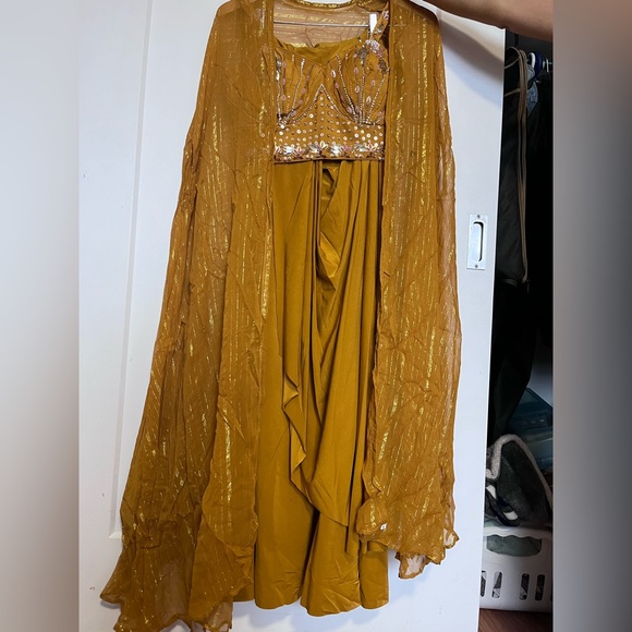 Mahendi Outfit - Picture 4 of 5